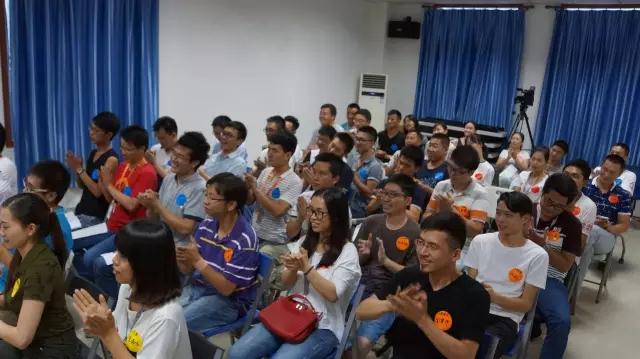 小黃蜂 · 我想和這個世界談?wù)?></a></dt>
                            <dd><a href=